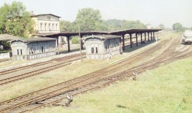 "Lwówek Śląski", widok ogólny stacji, 4.09.1999. Fot. J. Szeliga